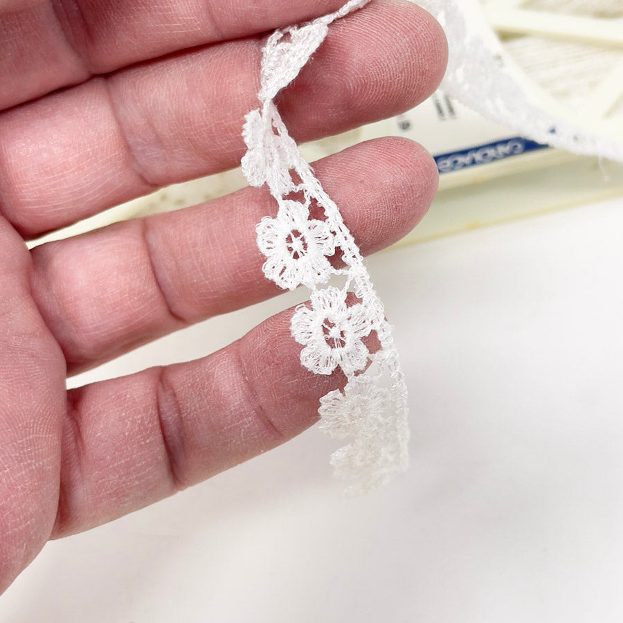 7 yds White Venice Bow Lace