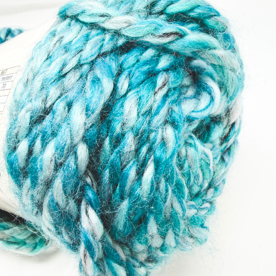 Yarn Bee Dream Spun Yarn - Malibu Blue