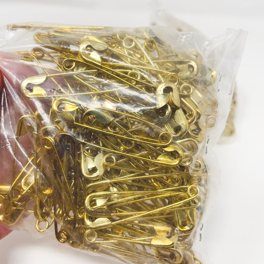 Medium Bag of Gold Safety Pins (1)