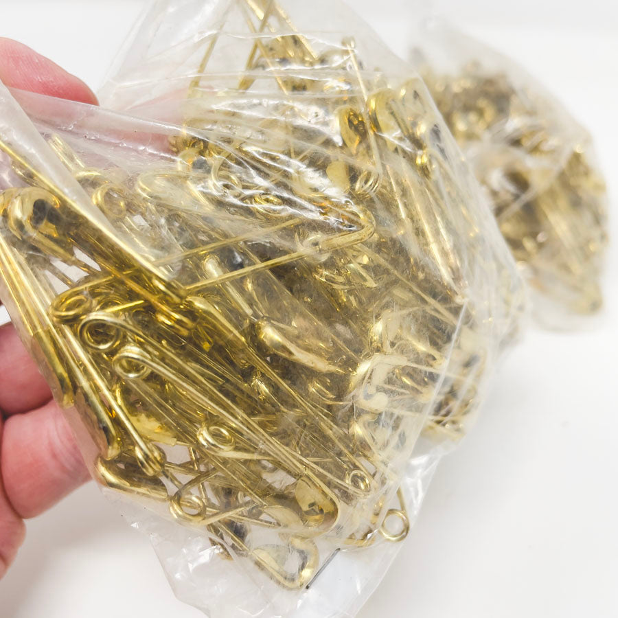 Medium Bag of Gold Safety Pins (1)