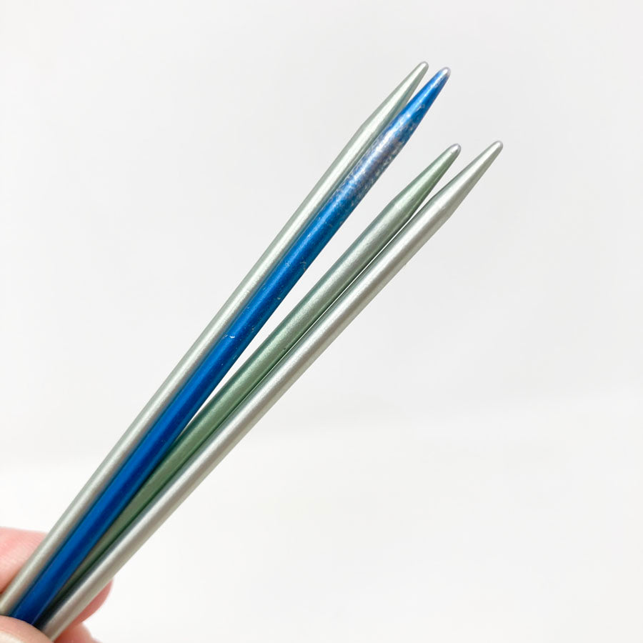 US 2 Knitting Needles Set of 4 (1)