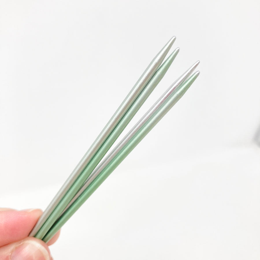 US 2 Knitting Needles Set of 4 (1)