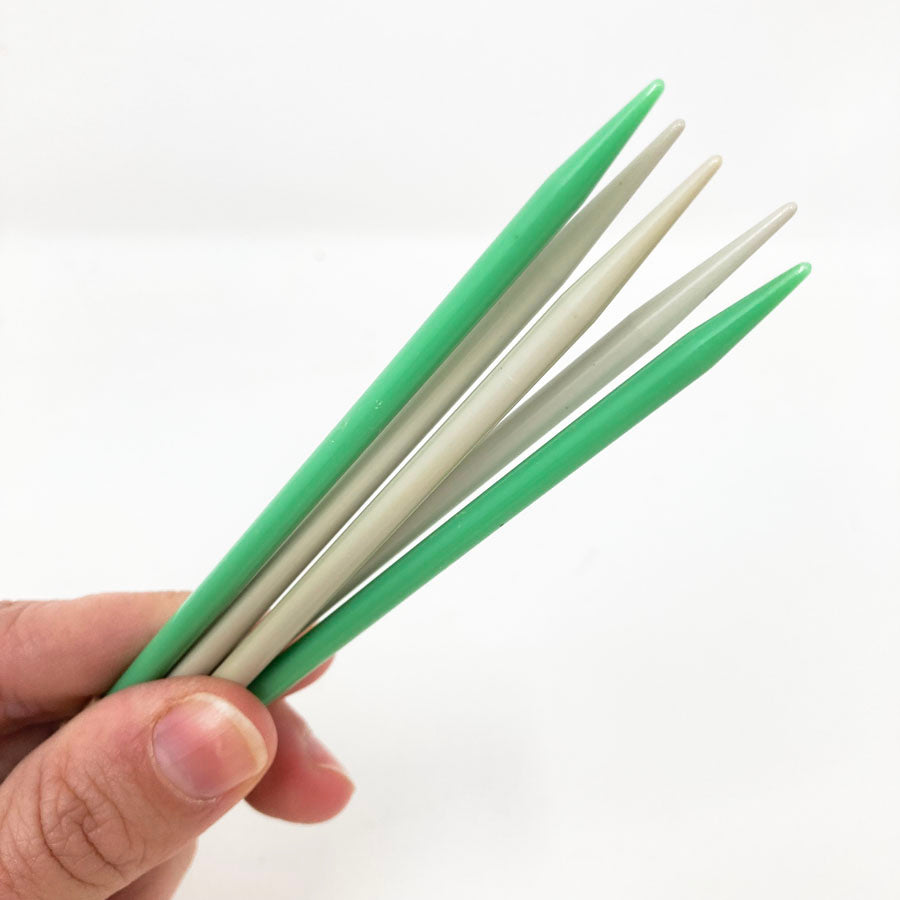 US 6 Knitting Needles (5 Needles)