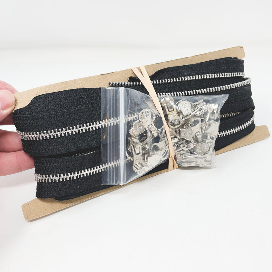 Metal Continuous Zipper Lengths with Silver Pulls