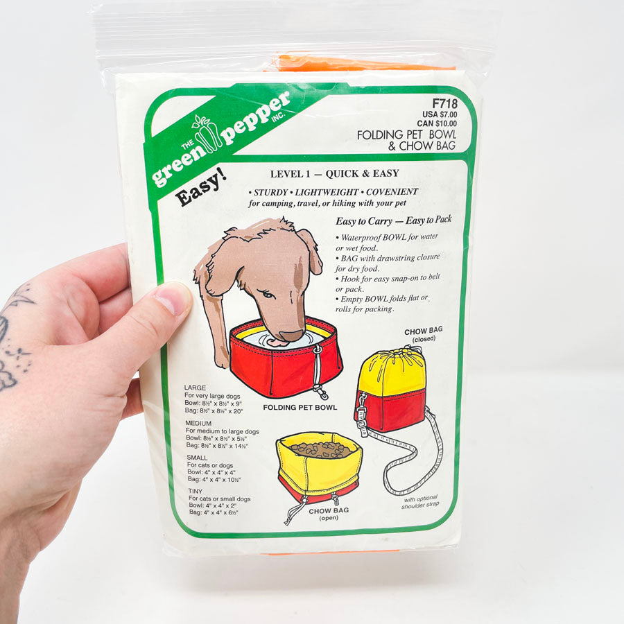 The Green Pepper Inc. Folding Pet Bowl & Chow Bag Kit