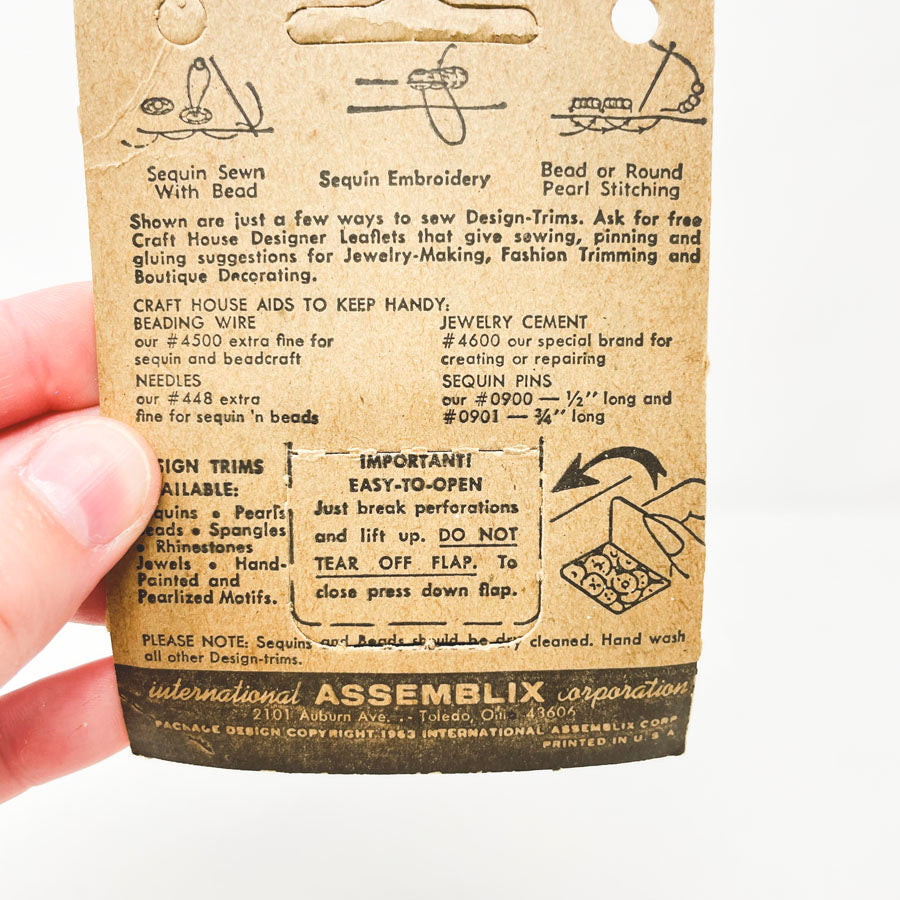 Craft House Boutique Design Trims- green small maple leaf sequins