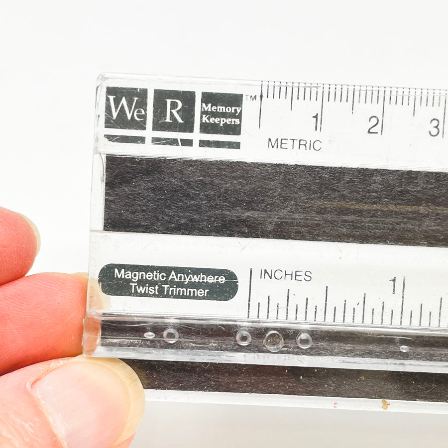 We R Memory Keepers Magnetic Anywhere Twist Trimmer - Deckle