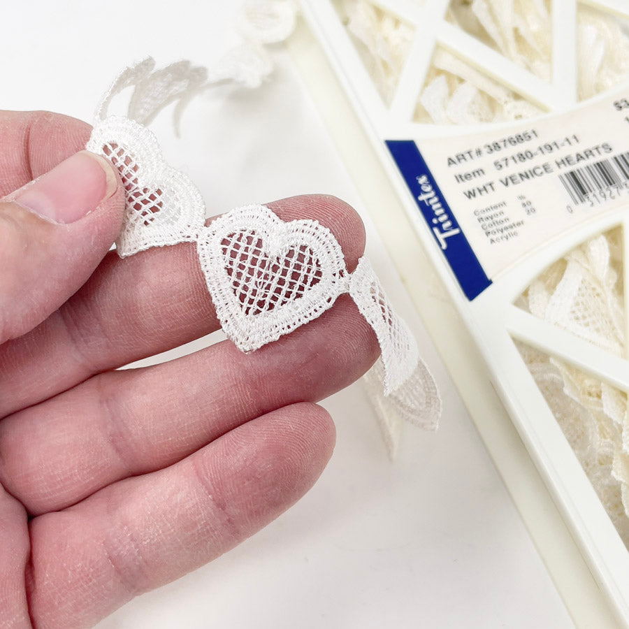 8 yds White Venice Hearts