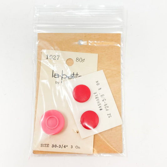 Bundle of 9 Red & Pink Carded Buttons
