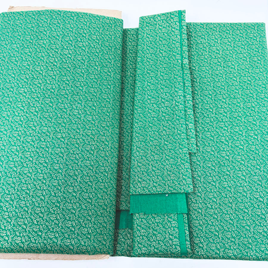 40" x 108" Green Cotton/Blend Fabric with Gold Fronds