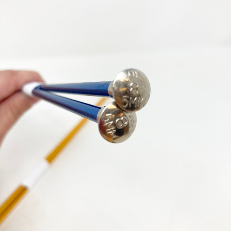 US 8 Knitting Needles (5mm) (1)