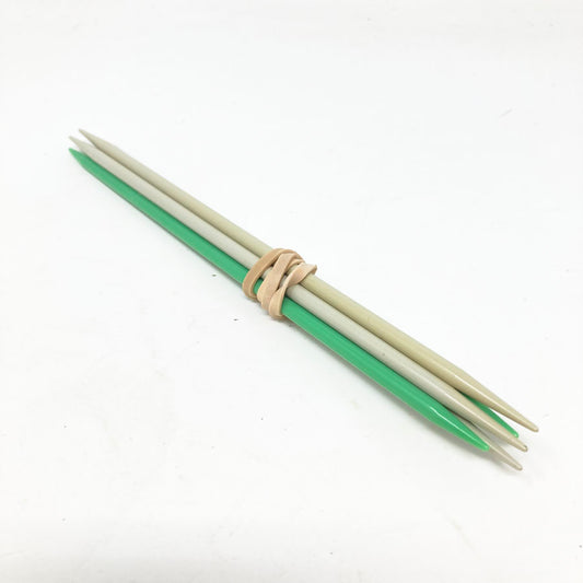 US 6 Knitting Needles (5 Needles)