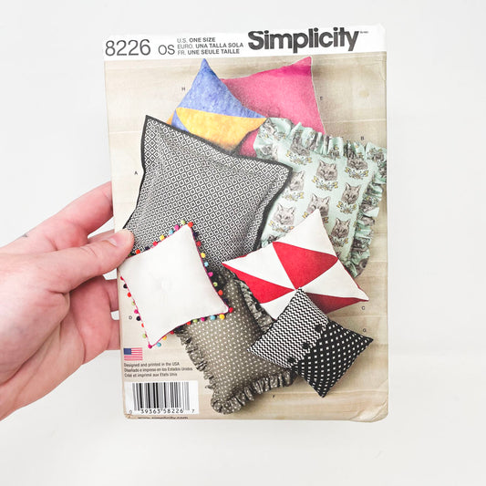 Simplicity 8226 Sewing Pattern - Easy Pillows